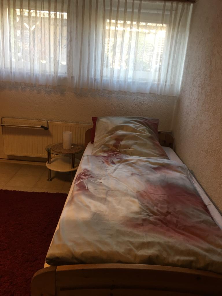 Monteurzimmer: Schlafzimmer - Hannelore Knips