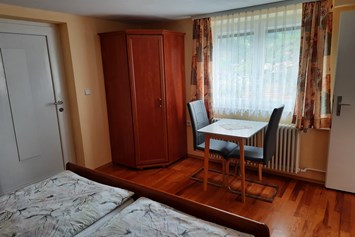 Monteurzimmer: Kleine Wohnung:
Schlafzimmer - Haus am Schroffen