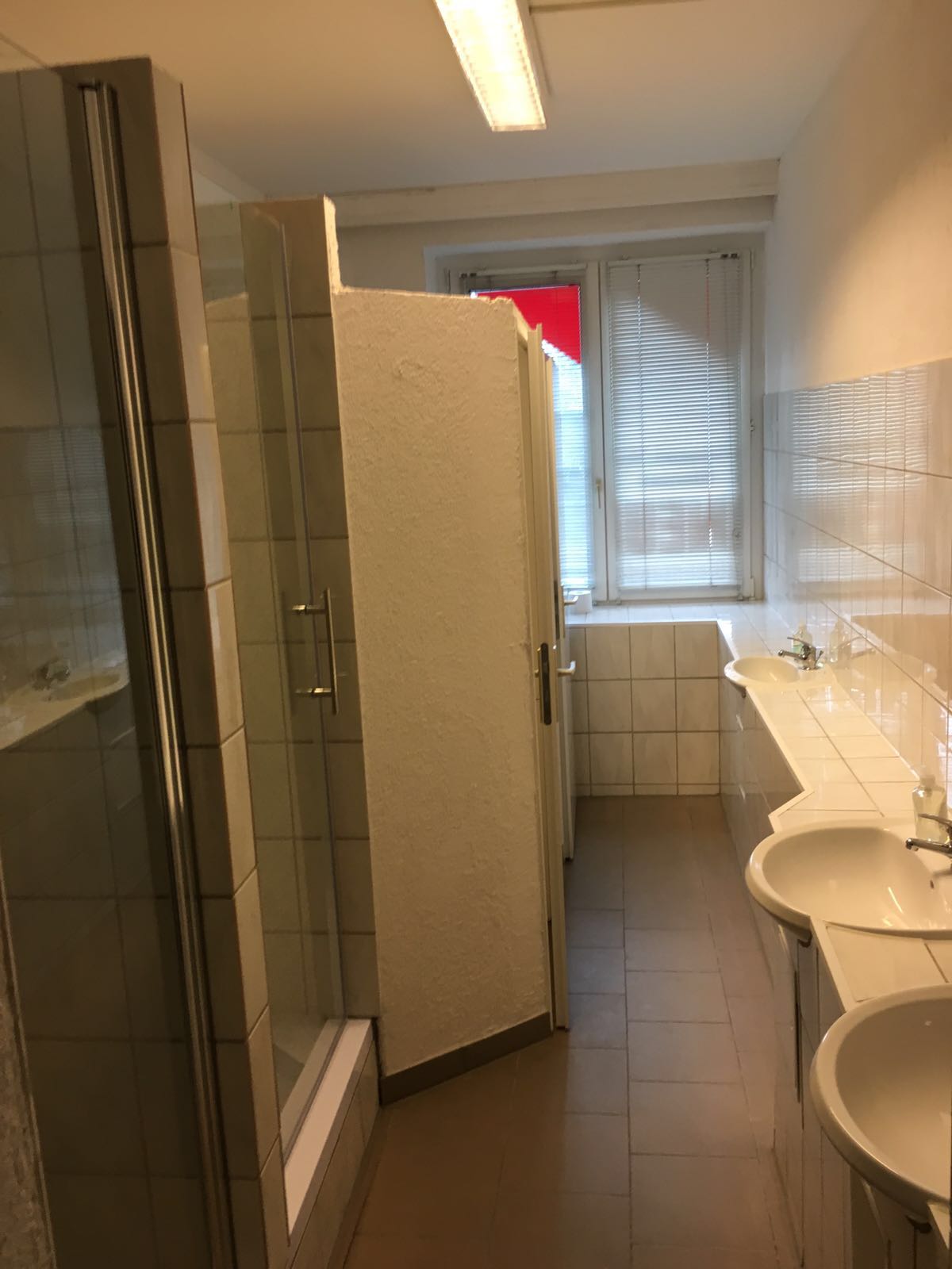 Monteurzimmer: Gemeinschaftsbad für Monteure - A-Z Monteurzimmer Hamburg GmbH