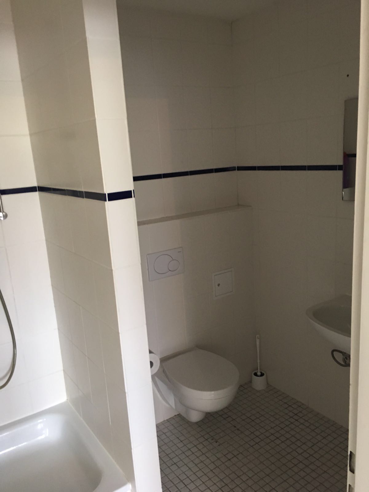 Monteurzimmer: Bad mit Toilette und Dusche - A-Z Monteurzimmer Hamburg GmbH