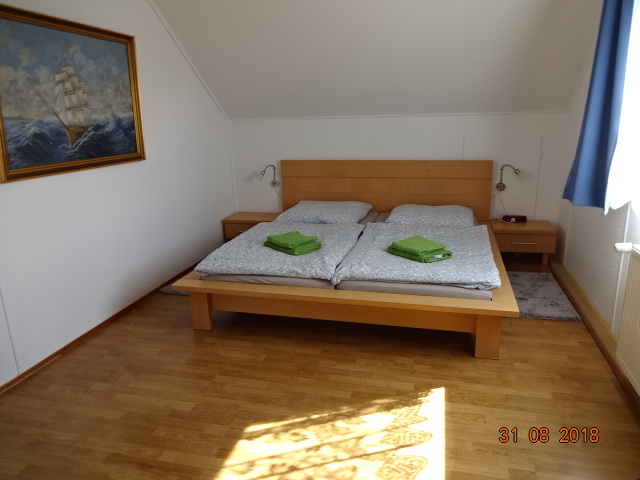 Monteurwohnung - Kühlschrank - Sachsen-Anhalt - Schlafzimmer - Ferienwohnung Kretschmer