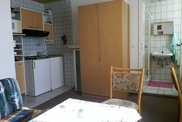 Monteurzimmer: Mini Wohnung
Futonbett befindet sich im Vorraum
 -Aufbettung möglich - Röderschänkenhof