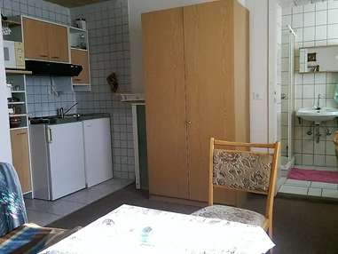 Monteurzimmer: Mini Wohnung
Futonbett befindet sich im Vorraum
 -Aufbettung möglich - Röderschänkenhof