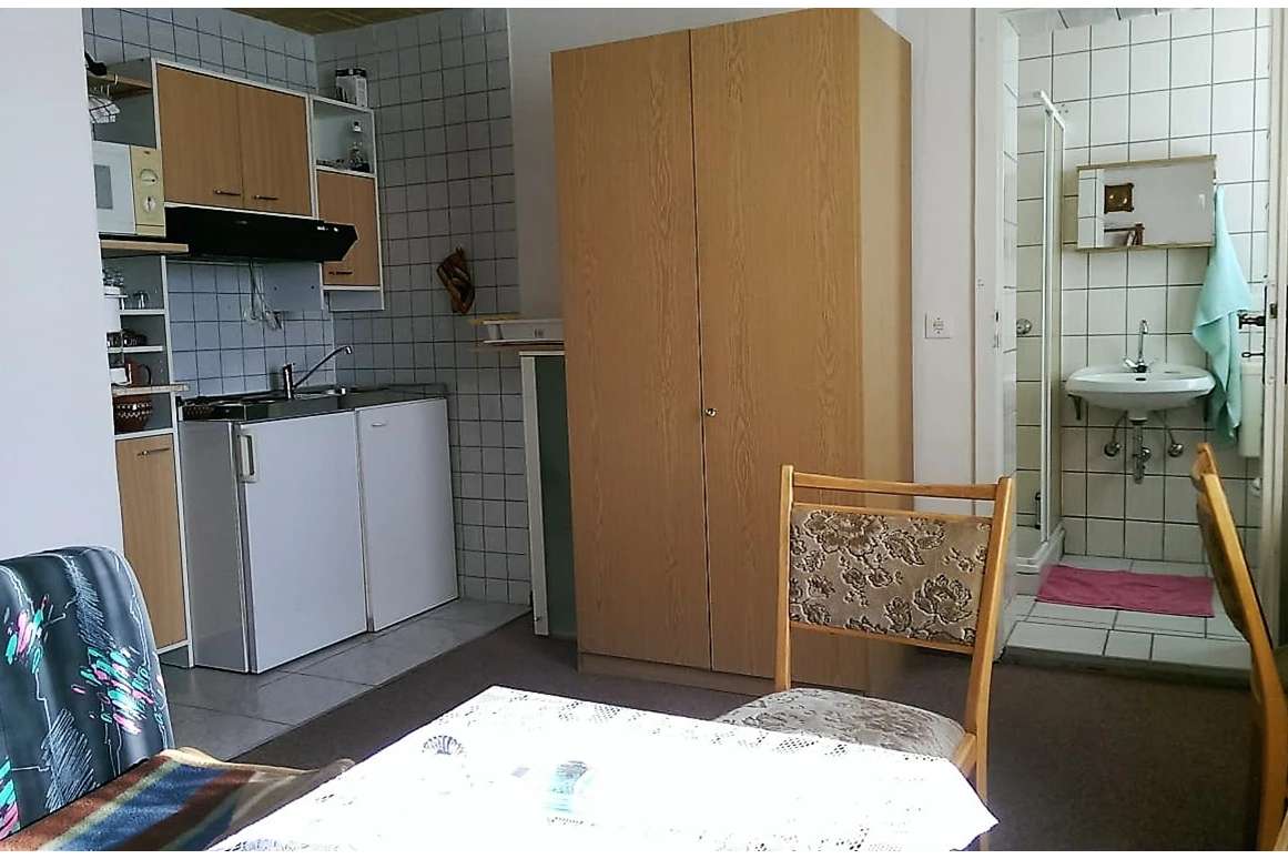 Monteurzimmer: Mini Wohnung
Futonbett befindet sich im Vorraum
 -Aufbettung möglich - Röderschänkenhof