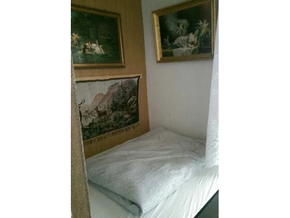 Monteurzimmer: Futonbett der Mini Wohnung - Röderschänkenhof