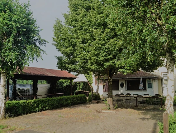 Monteurzimmer: Biergarten mit Grillplatz - Röderschänkenhof