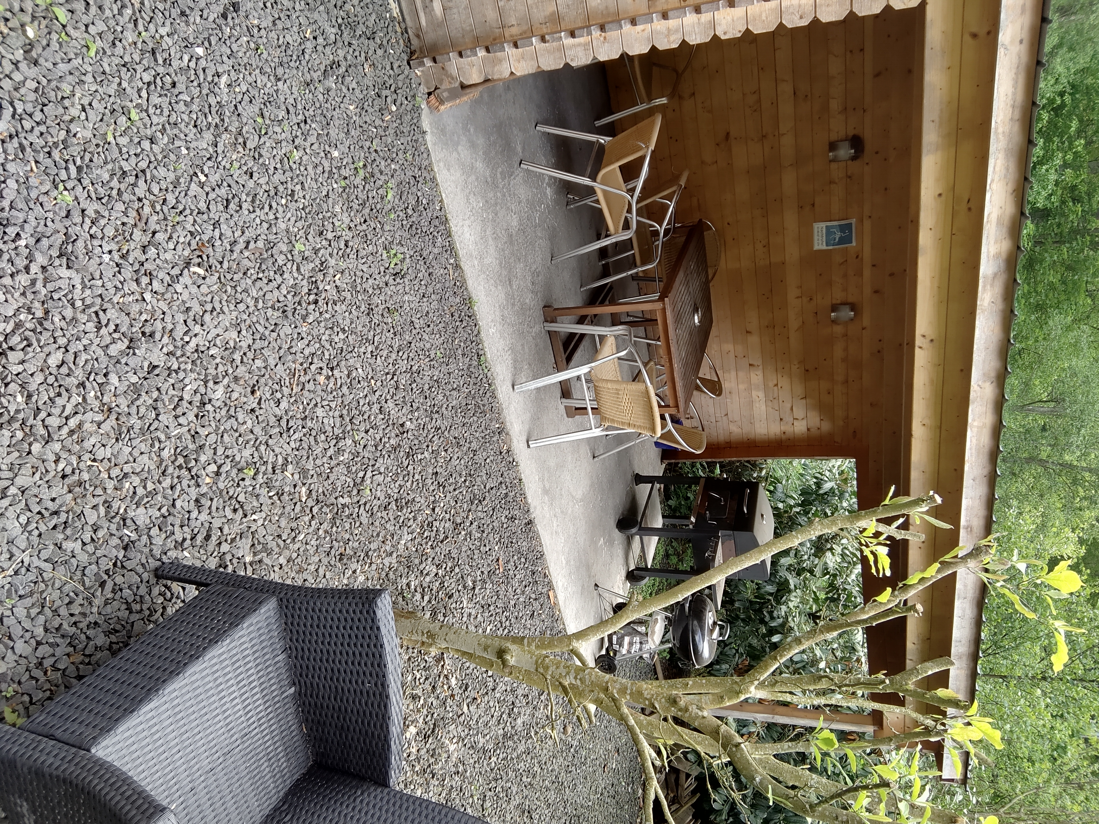 Monteurwohnung - PLZ 67304 (Deutschland) - Überdachter Grill u. Raucherbereich - Moderne Monteurunterkunft mit Highspeed Internet