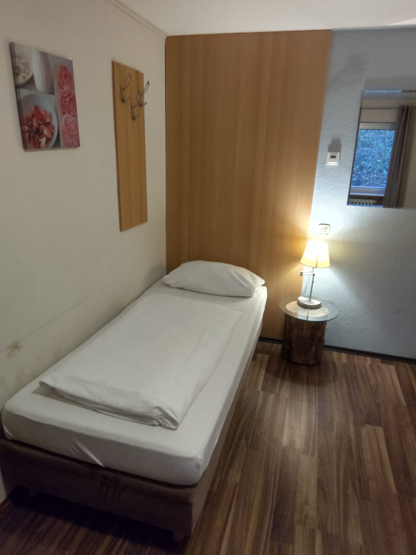 Monteurzimmer: Alle Schlafzimmer mit Einzelbetten u. Bettwäsche - Moderne Monteurunterkunft mit Highspeed Internet