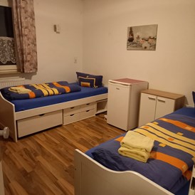 Monteurzimmer: saubere Zimmer mit eigenem Minibarkühlshrank - Gasthaus zum Adler