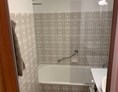 Monteurzimmer: Badezimmer - SchoenwohnenLinz