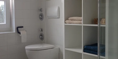 Monteurwohnung - PLZ 23562 (Deutschland) - Bad mit Dusche und WC - Mo-Wo Lübeck / Ratzeburg / Wismar mit kompl. Küche für 4 Personen