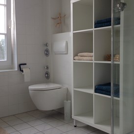 Monteurzimmer: Bad mit Dusche und WC - Mo-Wo Lübeck / Ratzeburg / Wismar mit kompl. Küche für 4 Personen 