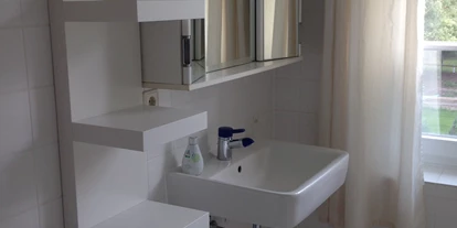 Monteurwohnung - PLZ 23562 (Deutschland) - Bad, Waschtisch - Mo-Wo Lübeck / Ratzeburg / Wismar mit kompl. Küche für 4 Personen