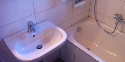 Monteurwohnung - Kronau Walldorf Bretten Kraichtal - Tageslichtbad - 3 x Monteurzimmer in Eppelheim, 3 Zi. Whg.
