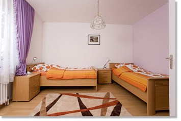 Monteurzimmer: Schlafzimmer 2 - Apartment 2, vollausgestattete Wohnung für 5 - 6 Personen