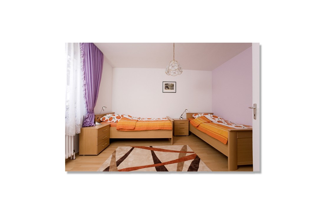Monteurzimmer: Schlafzimmer 2 - Apartment 2, vollausgestattete Wohnung für 5 - 6 Personen
