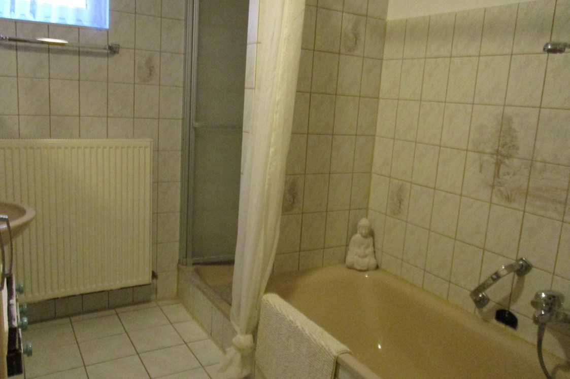 Monteurzimmer: Badezimmer der Monteurwohnung Hunsrück - Haus Bischoff