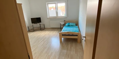 Monteurwohnung - PLZ 85104 (Deutschland) - Blick ins Schlafzimmer - ZIMMER AUF ZEIT