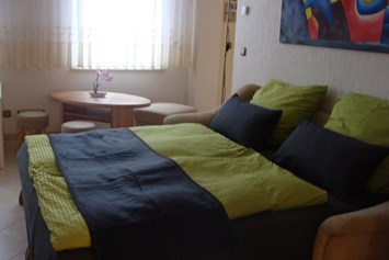 Monteurzimmer: Sofa mit Bettfunktion für 2 Personen - fewo-monteur