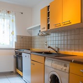 Monteurzimmer - Küche in Wohnung 2 mit Ceranfeld und Backofen, Spülmaschine, Waschmaschine, Mikrowelle - Aktiv-Ferien-Dresden