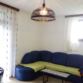 Monteurzimmer: Wohnzimmer mit Essbereich - Appartements Kubisko