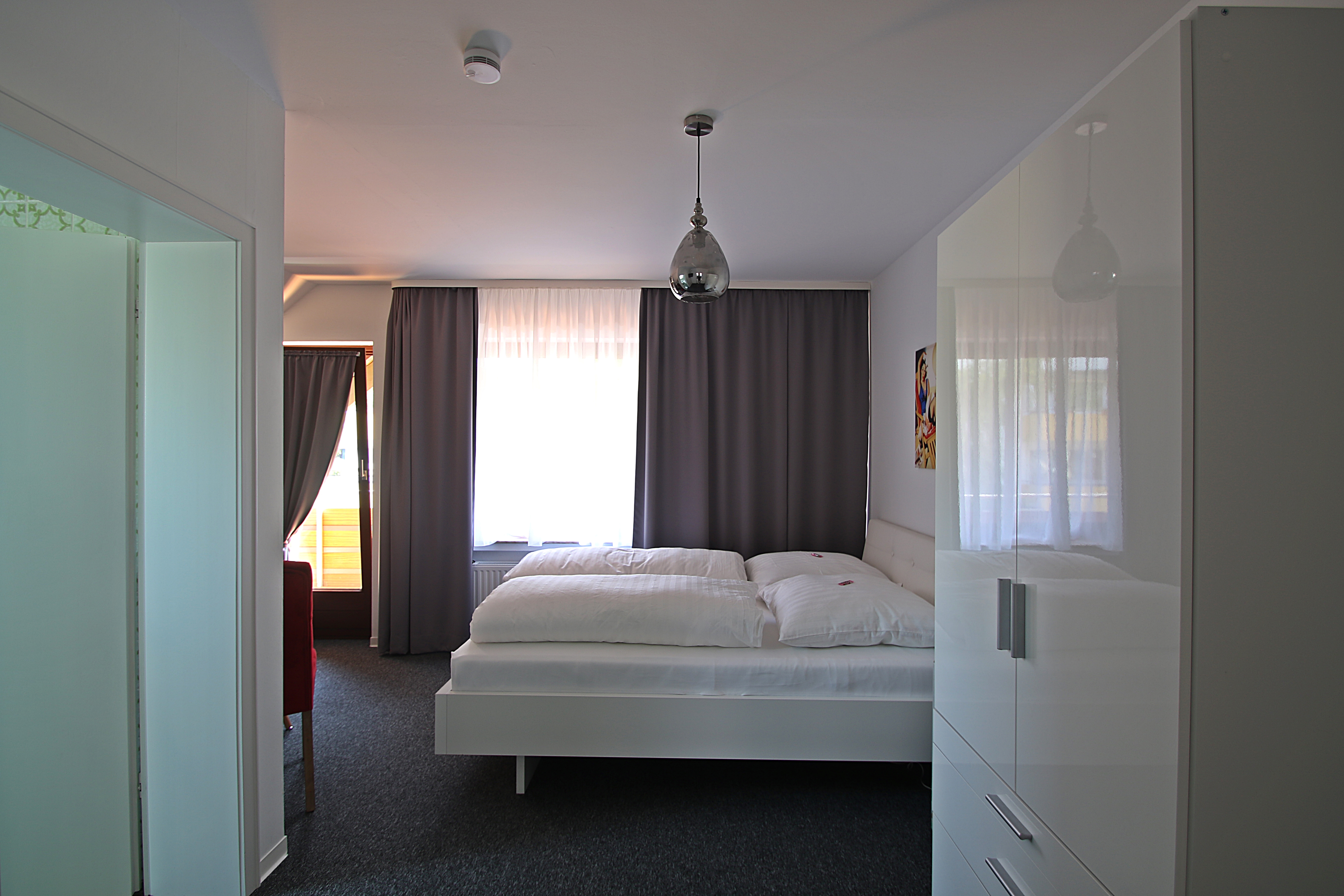 Monteurwohnung - Parkplatz: eigener Parkplatz vorhanden - Weserbergland, Harz ... - Grosses Doppelzimmer - Gästehaus am Park