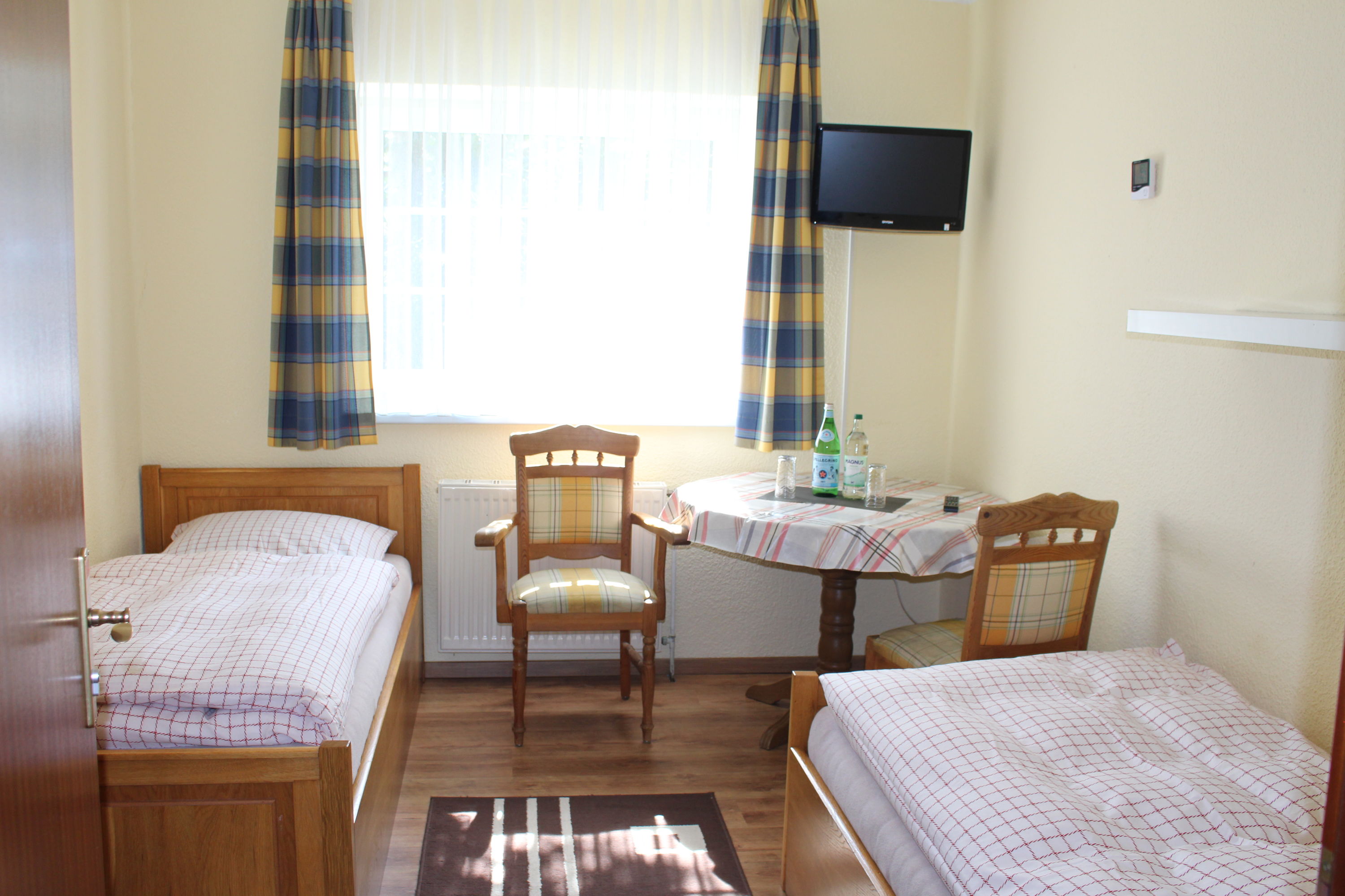 Monteurzimmer: Schlafzimmer mit getrennten Betten - Monteurzimmer Elmenhorst  ab 5 Pers. 14€