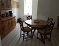 Monteurzimmer: Küche mit Esstisch in der Monteurwohnung in Deligsen. - Monteurzimmer Delligsen