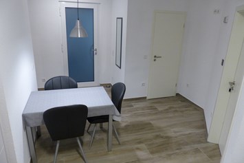 Monteurzimmer: Ferienwohnung / Monteurunterkunft SELNI bis 5 Personen, eigener Eingang