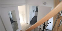 Monteurwohnung - Zimmertyp: Doppelzimmer - Treppenhaus ins 1.OG - DONAU HOME - Münsingen