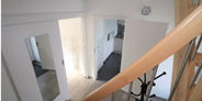 Monteurwohnung - Einzelbetten - Treppenhaus ins 1.OG - DONAU HOME - Münsingen