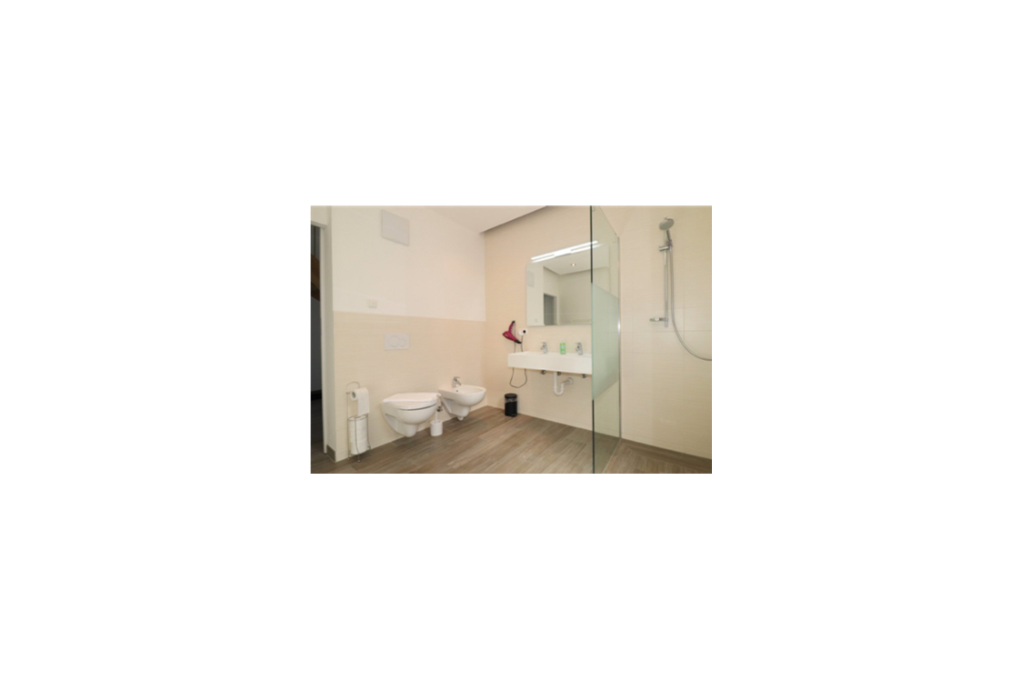 Monteurzimmer: Badezimmer im EG - DONAU HOME - Münsingen