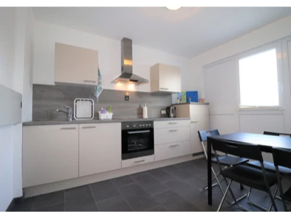 Monteurwohnung - PLZ 72531 (Deutschland) - Küche mit Essbereich - DONAU HOME - Münsingen