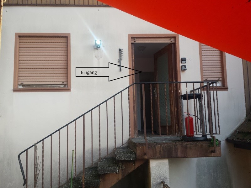 Monteurzimmer: Seperater Eingang zur Wohnung - MESSE-, FERIEN- UND MONTEURWOHNUNG IN EPPSTEIN