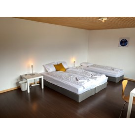 Monteurzimmer: Zimmer mit mehreren Betten - Zimmer mit Gemeinschaftsbad und Küche