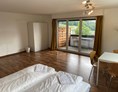 Monteurzimmer: Zimmer mit Balkon - Zimmer mit Gemeinschaftsbad und Küche
