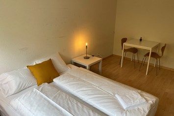 Monteurzimmer: Zimmer mit Gemeinschaftsbad und Küche - Zimmer mit Gemeinschaftsbad und Küche