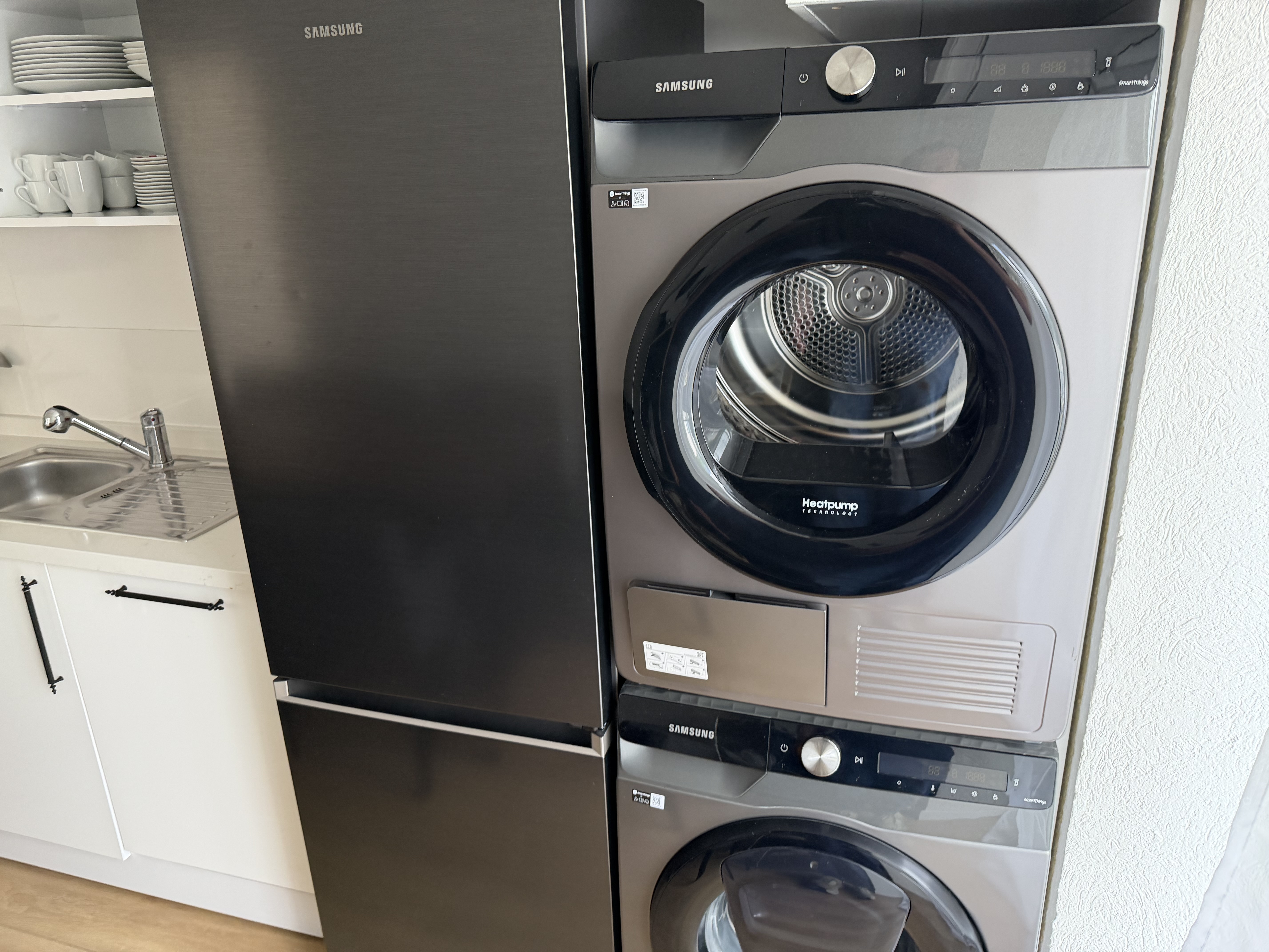 Monteurwohnung - Küche: Küchenmitbenutzung - Zimmer mit Gemeinschaftsbad und Küche und Apartments