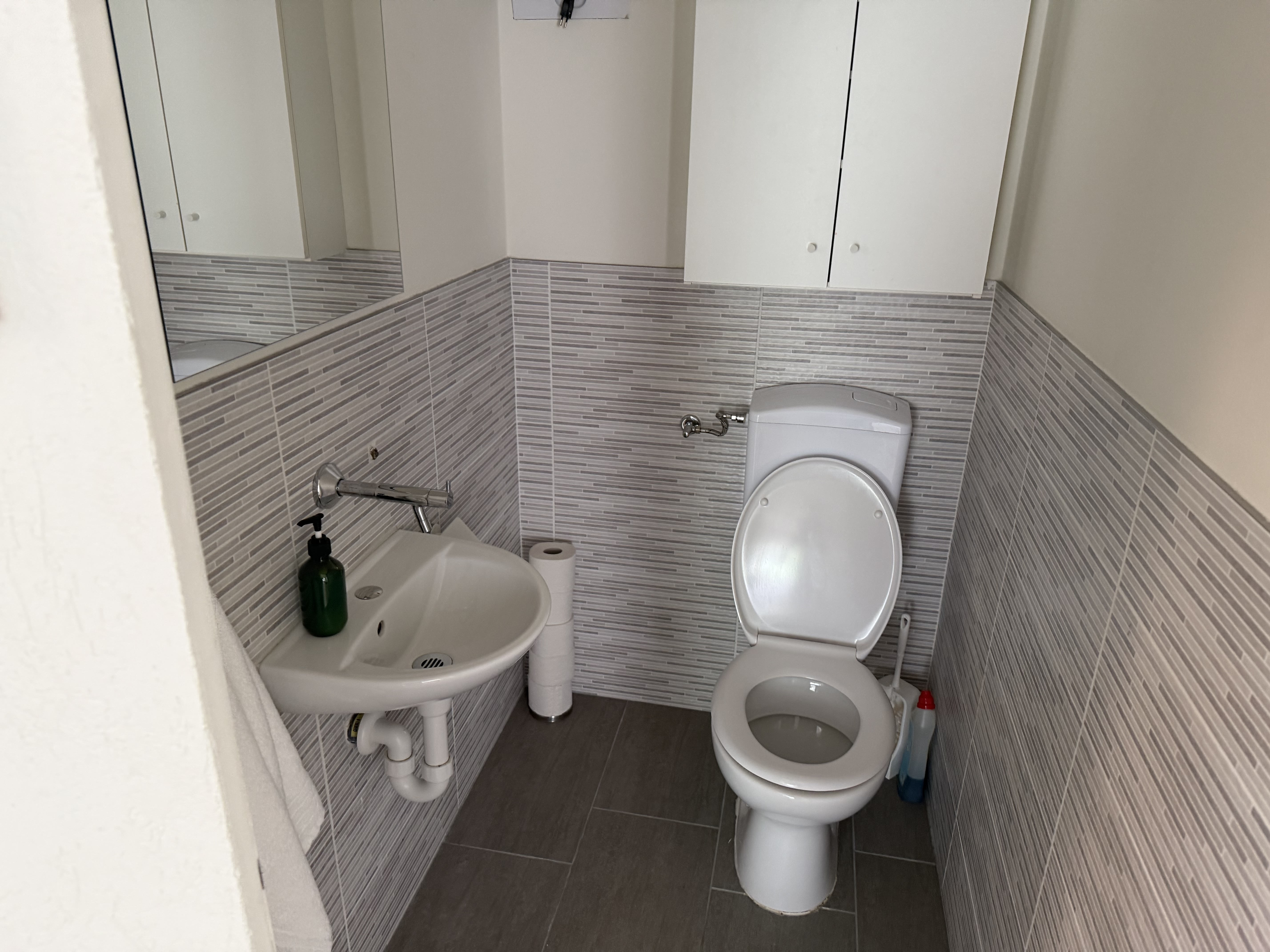 Monteurzimmer: Zimmer mit Gemeinschaftsbad und Küche und Apartments