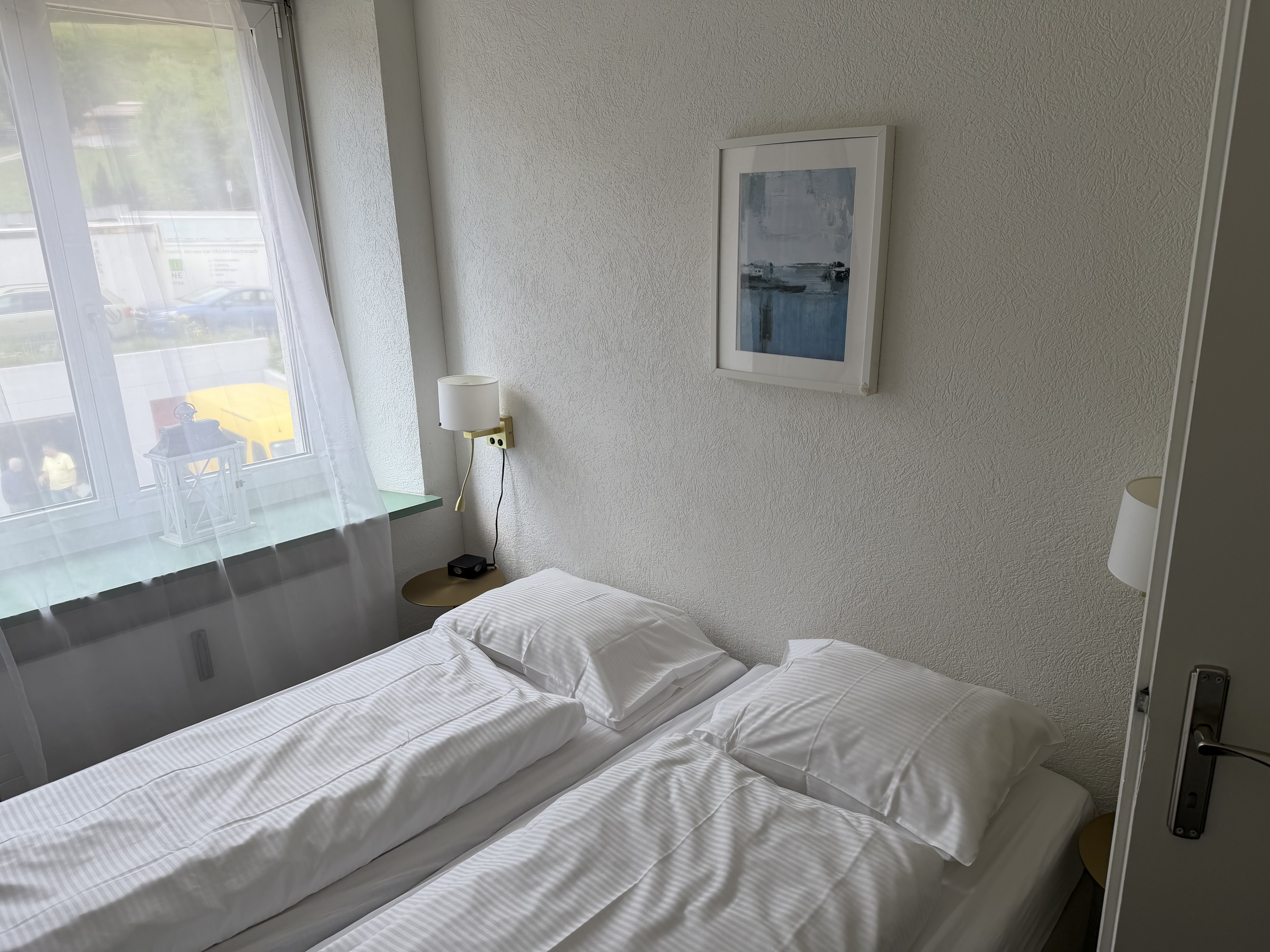 Monteurzimmer: Zimmer mit Gemeinschaftsbad und Küche und Apartments