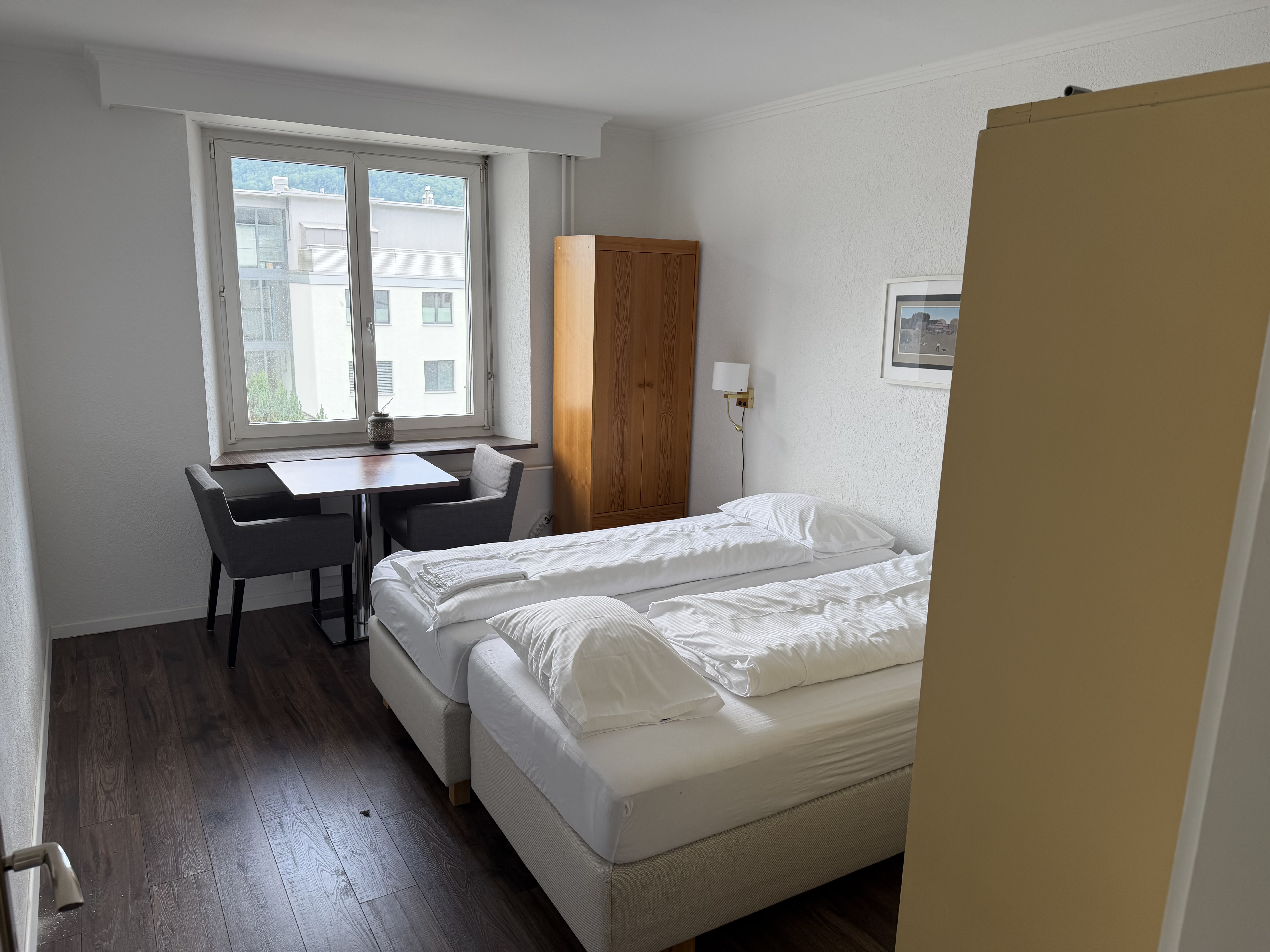 Monteurzimmer: Zimmer mit Gemeinschaftsbad und Küche und Apartments