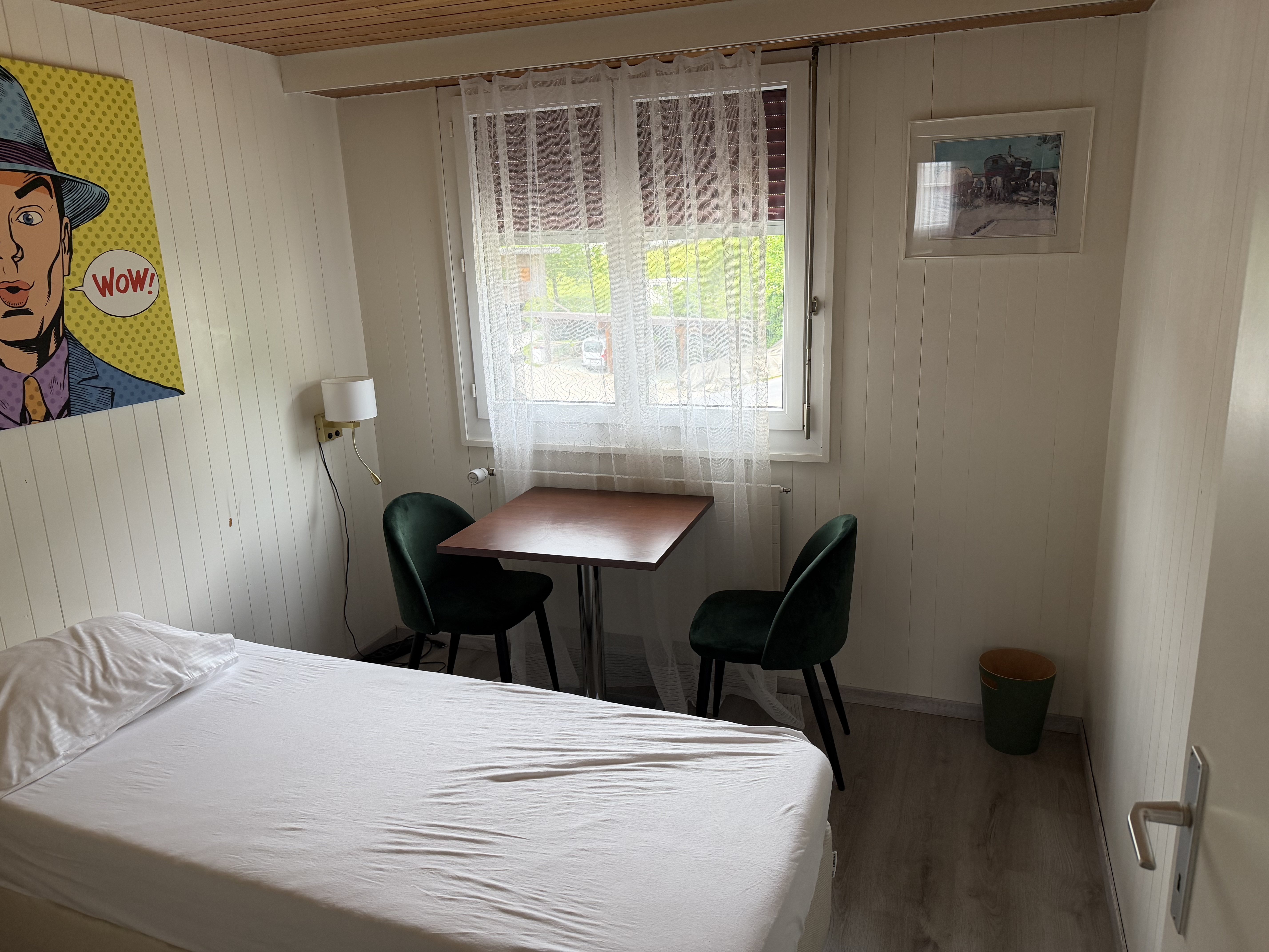 Monteurzimmer: Zimmer mit Gemeinschaftsbad und Küche und Apartments