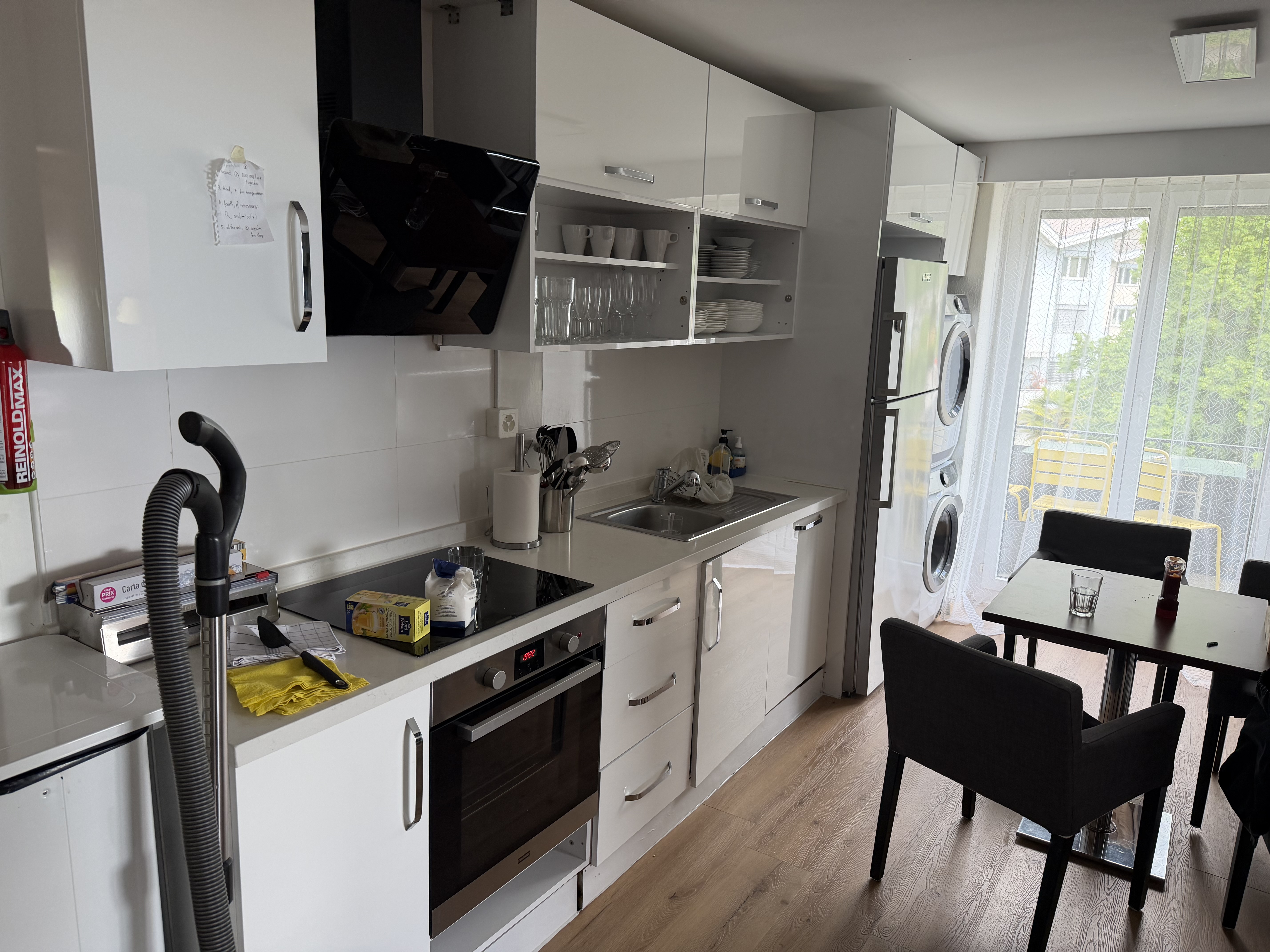 Monteurzimmer: Zimmer mit Gemeinschaftsbad und Küche und Apartments