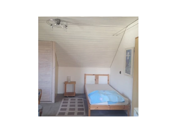 Monteurzimmer: Einzelbett für eine Person. - 1 Zimmer mit eigenem Bad 20 qm hell