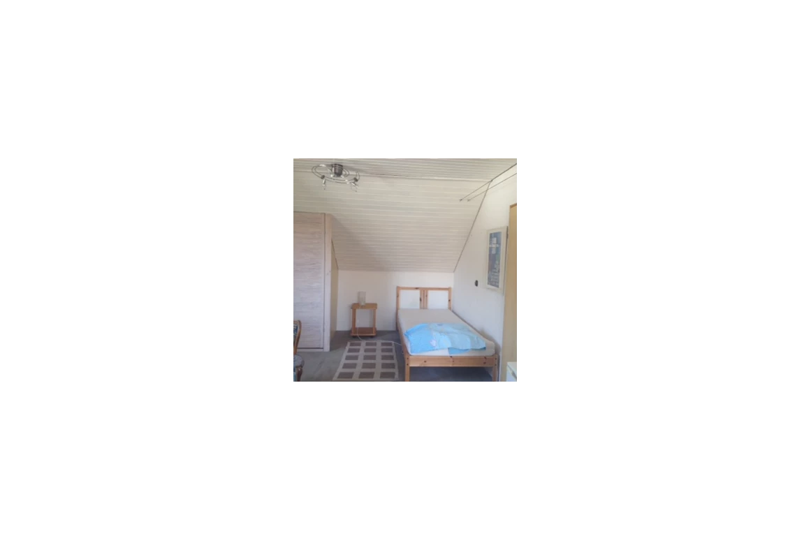 Monteurzimmer: Einzelbett für eine Person. - 1 Zimmer mit eigenem Bad 20 qm hell