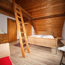 Monteurzimmer: Bett / Gästezimmer für Monteure - Rustikales Zimmer