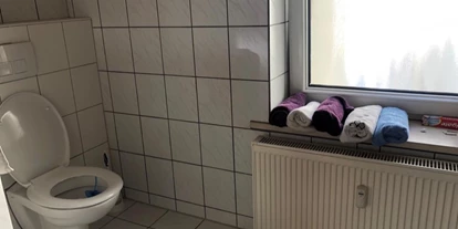 Monteurwohnung - PLZ 04626 (Deutschland) - WC und Handtücher der Monteurzimmer - Monteurwohnung