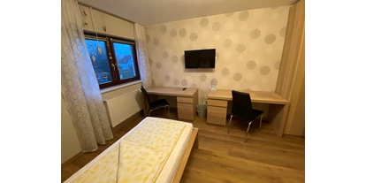 Monteurwohnung - Parkplatz: eigener Parkplatz vorhanden - Österreich - Ferienwohnung Winter Zweibettzimmer - Privatzimmer & Ferienwohnungen Leeb