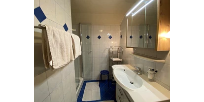 Monteurwohnung - Parkplatz: eigener Parkplatz vorhanden - Österreich - Ferienwohnung Winter Dusche - Privatzimmer & Ferienwohnungen Leeb