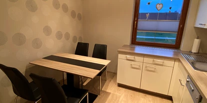 Monteurwohnung - Parkplatz: eigener Parkplatz vorhanden - Österreich - Ferienwohnung Winter Küche - Privatzimmer & Ferienwohnungen Leeb